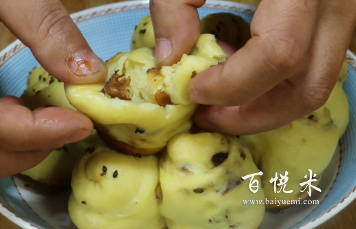 只用1碗面粉，3個(gè)雞蛋，教你懶人面包做法，有電飯鍋就能做